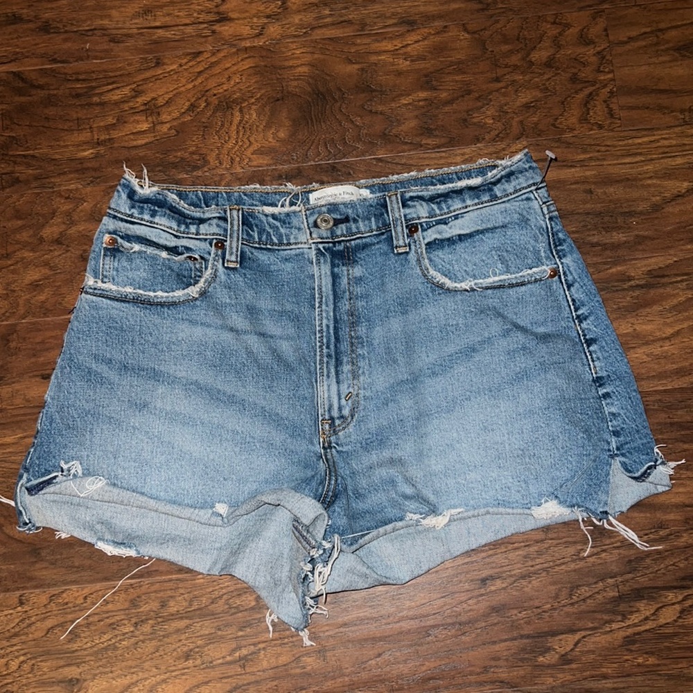 Abercrombie & Fitch ‘The Cutoff Short’ High Rise Curve Love